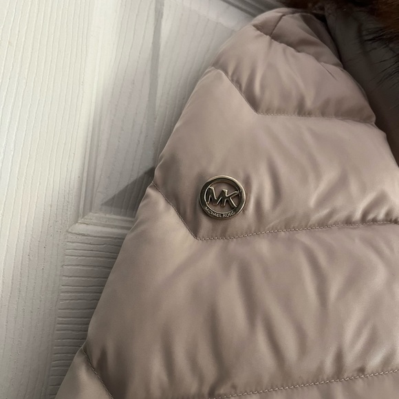 Michael Kor’s, Faux Fur Hooded, Cream Color Puffer Jacket, Warm Warm Outerwear - Picture 3 of 4